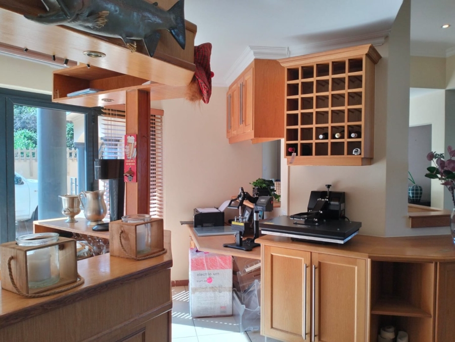 5 Bedroom Property for Sale in Glentana Western Cape